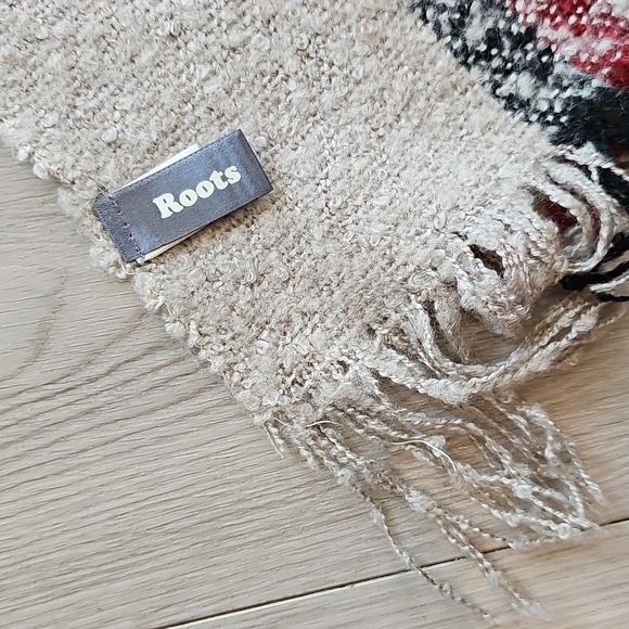 Roots Canada Cozycore Cape Poncho Wearable Blanket Sweater One Size - Picture 3 of 11